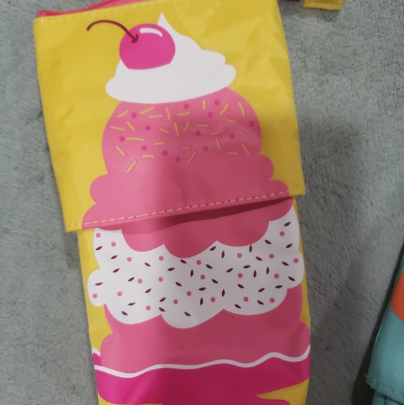 Hide and peek pouches! - Picture 2 of 6